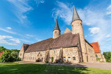 Das ehemalige Kloster Möllenbeck an der Weser