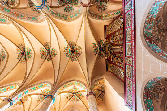 Das Deckengew&ouml;lbe in der Klosterkirche M&ouml;llenbeck mit Orgel