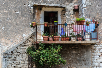 Fototapeta na wymiar balcony of old house in the village of visnjan, croatia