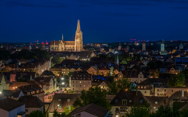 Fototapeta premium Panorama von Regensburg mit dem Dom St. Peter