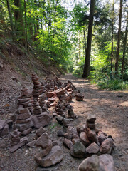 Steinmaennchen auf dem Weg