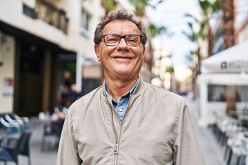 Obraz premium Middle age man smiling confident walking at street