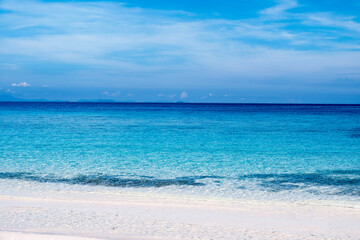 Fototapeta na wymiar Beautiful blue water at the island