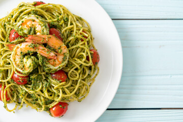 Spaghetti with prawns or shrimps in homemade pesto sauce