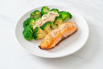 grilled salmon fillet steak with broccoli