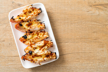 grilled river prawns or shrimps with cheese