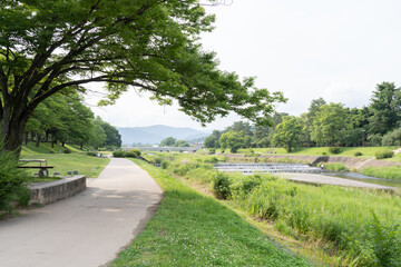 賀茂川のほとり