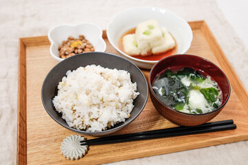 雑穀米入りごはんの食事