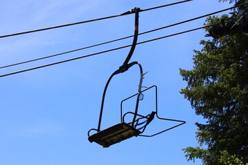 Overhead ski chair lift