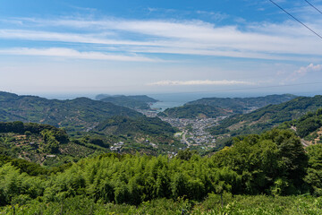 山上から見る下津の町並み