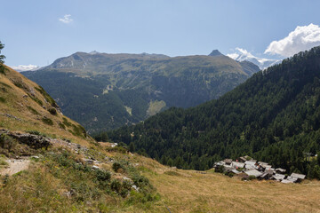 Fototapeta na wymiar Alpage de Zmutt