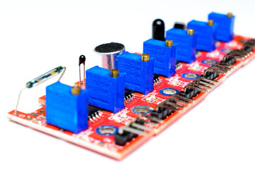 Arduino DIY modules on a white background. Selective focus. Red PCB. Blue potentiometers. Technological concept. - obrazy, fototapety, plakaty