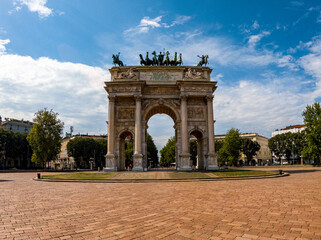 Fototapeta na wymiar Arch of peace, Milan, Italy