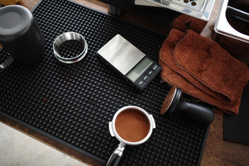 Preparing process of puck for extration espresso shot. - 523495382