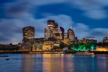 Fototapeta na wymiar night photography of city of london