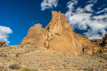 Fototapeta premium An overlooking view of Lost Dutchman SP, Arizona