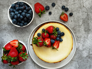 cheesecake with berries