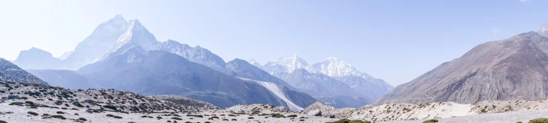 Papier Peint photo Ama Dablam vue depuis Kala Patthar des montagnes de l& 39 himalaya avec de beaux nuages sur le ciel et le glacier de Khumbu, chemin vers le camp de base du mont Everest, vallée de Khumbu, parc national de Sagarmatha, Népal.