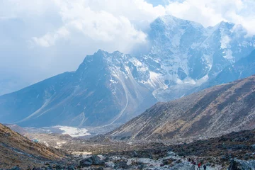 Acrylglas douchewanden met foto Makalu uitzicht vanaf Kala Patthar van Himalaya-bergen met prachtige wolken aan de hemel en Khumbu-gletsjer, weg naar Mt Everest-basiskamp, Khumbu-vallei, nationaal park Sagarmatha, Nepal.
