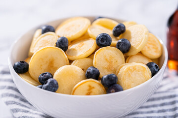 Mini pancake cereal