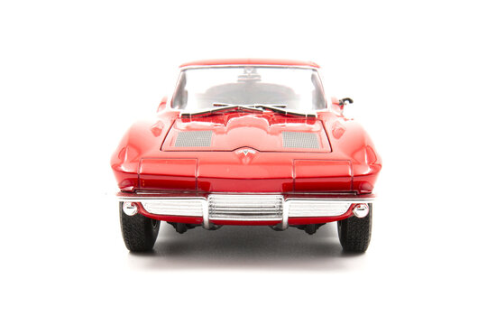 Chevrolet Corvette C2 1963 - 1-24 Scale Diecast Model Toy Car - front view - on white background