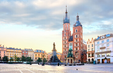 Fototapeta na wymiar Mariacki Cathedral at Market square in Krakow at the center of old town at sunrise, Poland