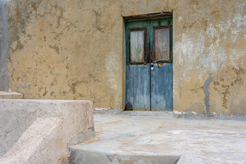 Ursprüngliches altes Haus auf Lipari, Sizilien: Tür, Mauern, schöner Putz mit Struktur und...