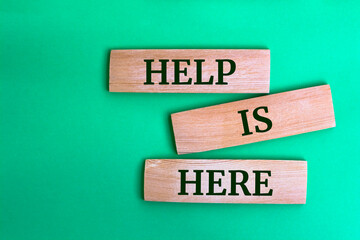Obraz premium Wooden blocks with words 'Help is here'.
