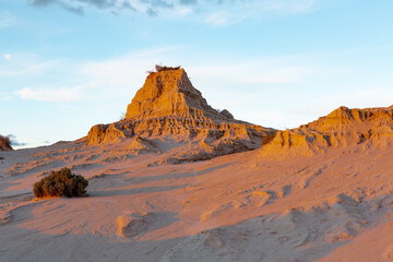 Fototapeta na wymiar Sandy monuments in the Australian desert