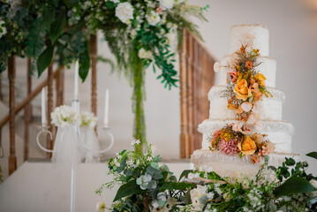 Fototapeta na wymiar Beautiful wedding cake with blur background