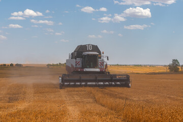 Fototapeta premium Wheat harvesting in the summer. harvester working in the field