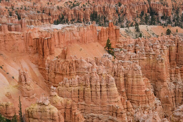Le parc national Bryce cayon avec ses immenses amphithéâtres naturels parsemés de nombreux hoodoos