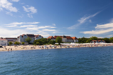 Fototapeta na wymiar sopot beach full of people