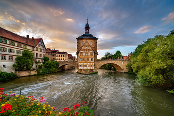 Das historische Bamberger Rathaus im Abendlicht