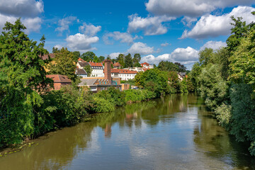 Fototapeta na wymiar Idyllisches Ufer an der Regnitz in Bamberg