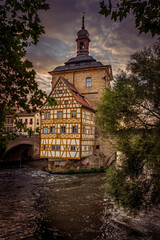 Obere Brücke und Altes Rathaus in Bamberg bei Sonnenuntergang
