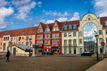 demmin, deutschland - marktplatz mit neubauten