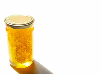 農家直送ハチの巣入りはちみつの　ホワイトバックの背景素材