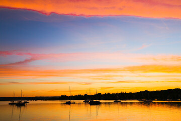 Obraz premium Sailing boats on the Ammersee in the sunset