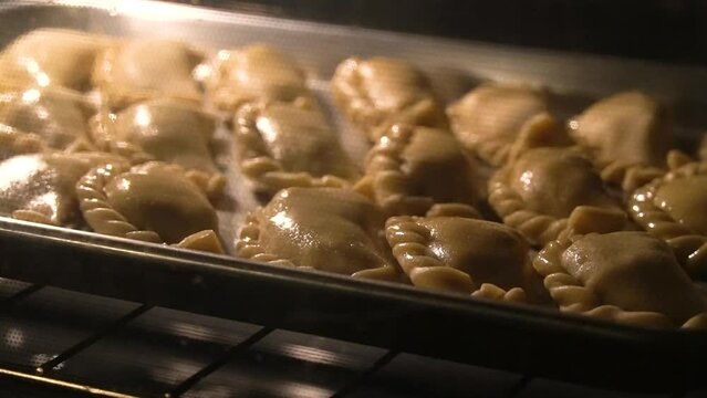 Cooking Empanadas In The Oven (Timelapse)