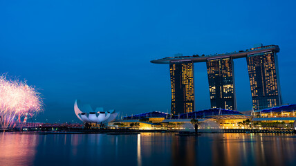 Fototapeta premium Singapore city skyline with modern skyscraper architecture building for concept of financial business and travel in Asia cityscape urban landmark, marina bay at night district dusk sky