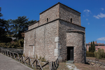 Antica chiesa Medioevo Italia