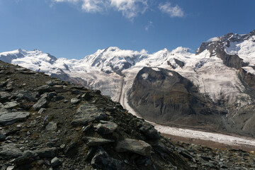 Fototapeta na wymiar Panorama sur les glaciers depuis le Gornergrat