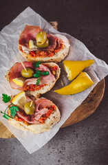 bruschetta with tomato and prosciutto 