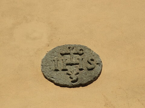Antica iscrizione trigramma IHS di san bernardino - Ancient IHS trigram inscription of saint bernardino