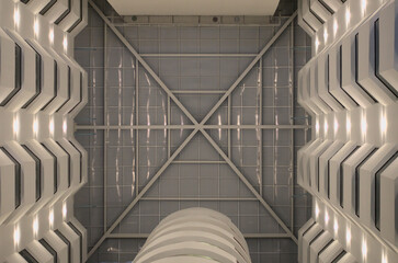 Obraz premium View towards covered roof that forms a geometric pattern