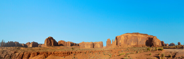 Fototapeta na wymiar scenic view to buttes in monument valley