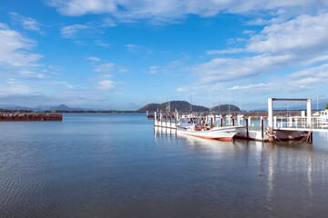 Fototapeta na wymiar 滋賀県近江八幡市　夏の朝の琵琶湖の長命寺港の風景