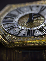 Equipment for measuring time mechanically with the help of gears (watch, pendulum, clock, comtoise etc...)