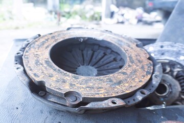 A bad car's clutch disc is discarded until it rusts.